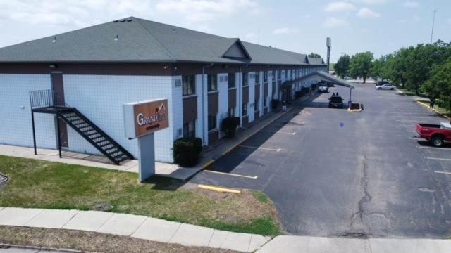 Grand Inn Fargo Exterior photo